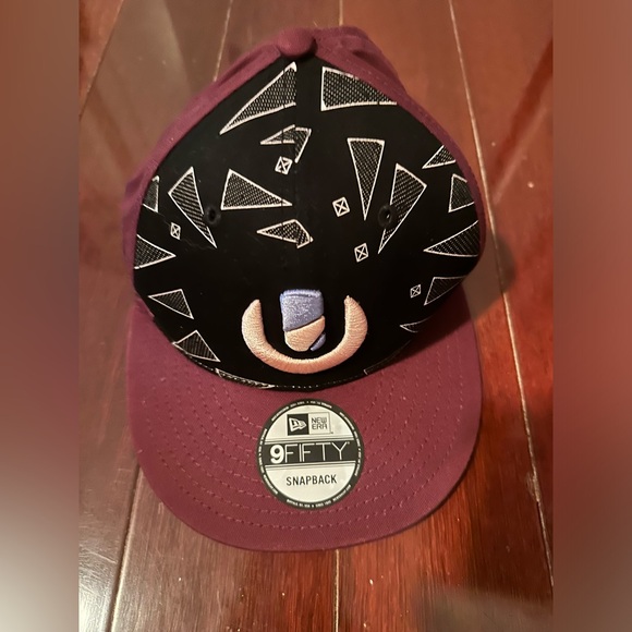 New Ultra Miami Music Festival Flat Brim SnapBack Baseball Hat Cap Burgundy - Picture 1 of 3